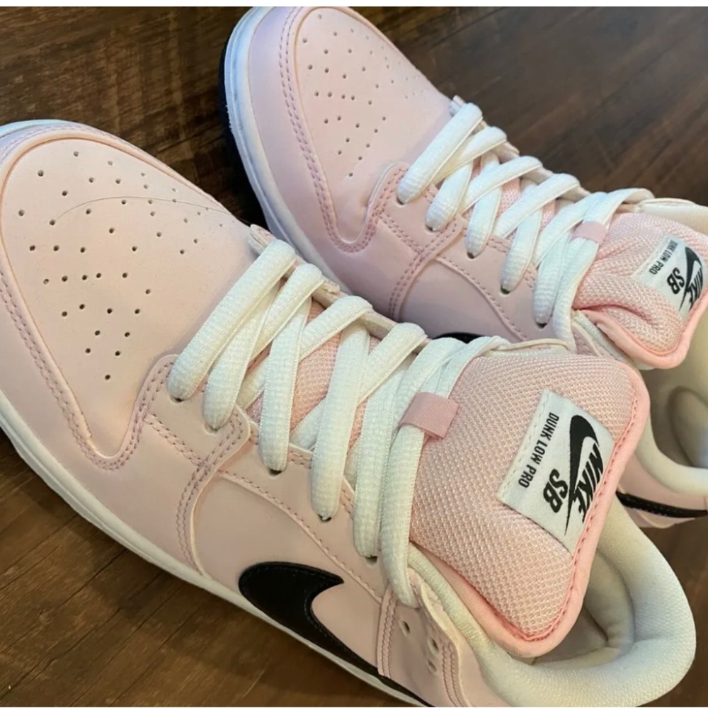 Nike Pink Box Dunk very rare size 7 men 8 women EUC NO LOW BALLS!!!